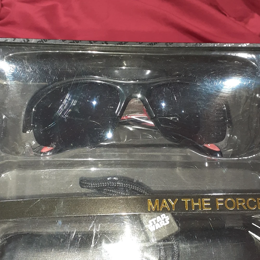 COPY - STAR WARS SUNGLASSES. - Picture 3 of 5